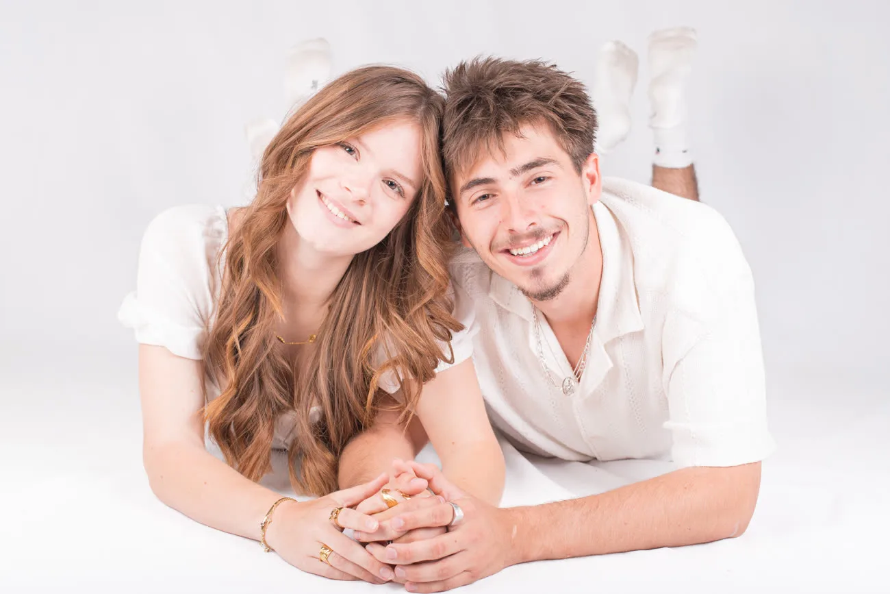 Séance photo en couple en studio — Amour et Lumière